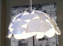 lighting: HÄNGELEUCHTE AUS METALLBLÄTTERN, HALBKUGELFÖRMIG, DURCHMESSER 80 CM, PREIS: 890 € | ZTL