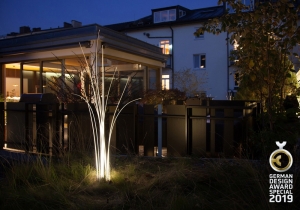 lighting: MUNICH REEDS IP 65: TWELVE LIGHT-GUIDING, HANDCRAFTED STALKS GIVE AN IMPRESSION OF GLOWING REEDS. LED, APPROX. 8 W, WARM WHITE, DIMENSION 25 X 25 X APPROX. H 140 CM | ARCHONTIKIS-LICHTLAUF